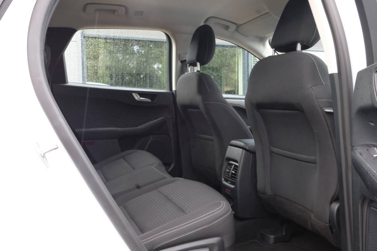Ford Kuga Ford Kuga 2.5 PHEV Titanium 224 PK | Winterpack | Stoelverwarming | Navigatie | Parkeersensoren | CarPlay | Climate Control
