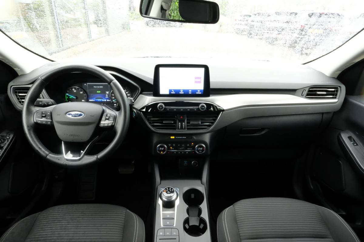 Ford Kuga Ford Kuga 2.5 PHEV Titanium 224 PK | Winterpack | Stoelverwarming | Navigatie | Parkeersensoren | CarPlay | Climate Control