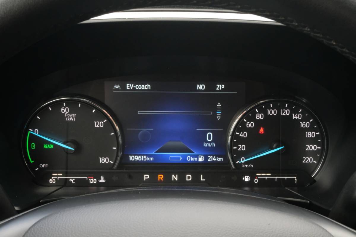 Ford Kuga Ford Kuga 2.5 PHEV Titanium 224 PK | Winterpack | Stoelverwarming | Navigatie | Parkeersensoren | CarPlay | Climate Control