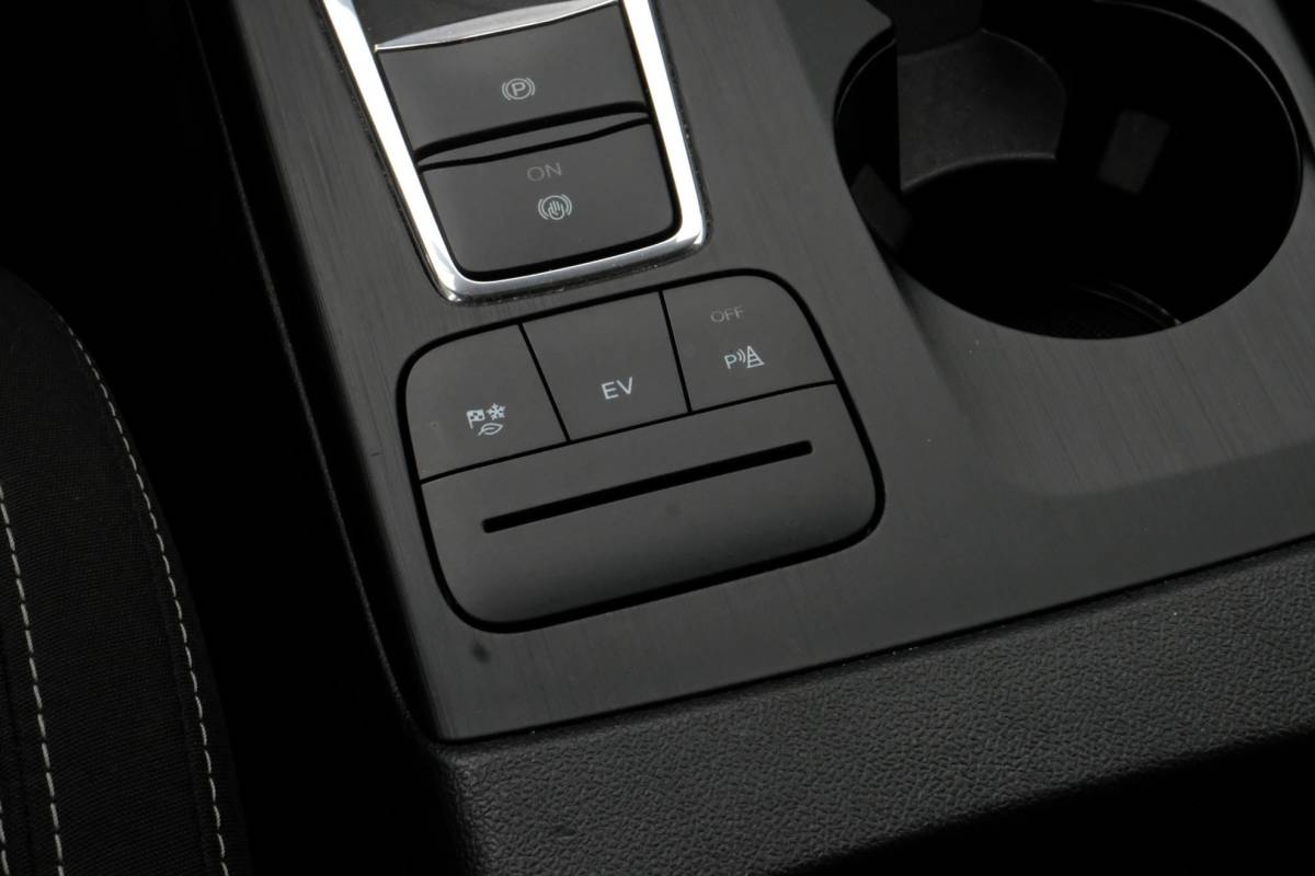 Ford Kuga Ford Kuga 2.5 PHEV Titanium 224 PK | Winterpack | Stoelverwarming | Navigatie | Parkeersensoren | CarPlay | Climate Control