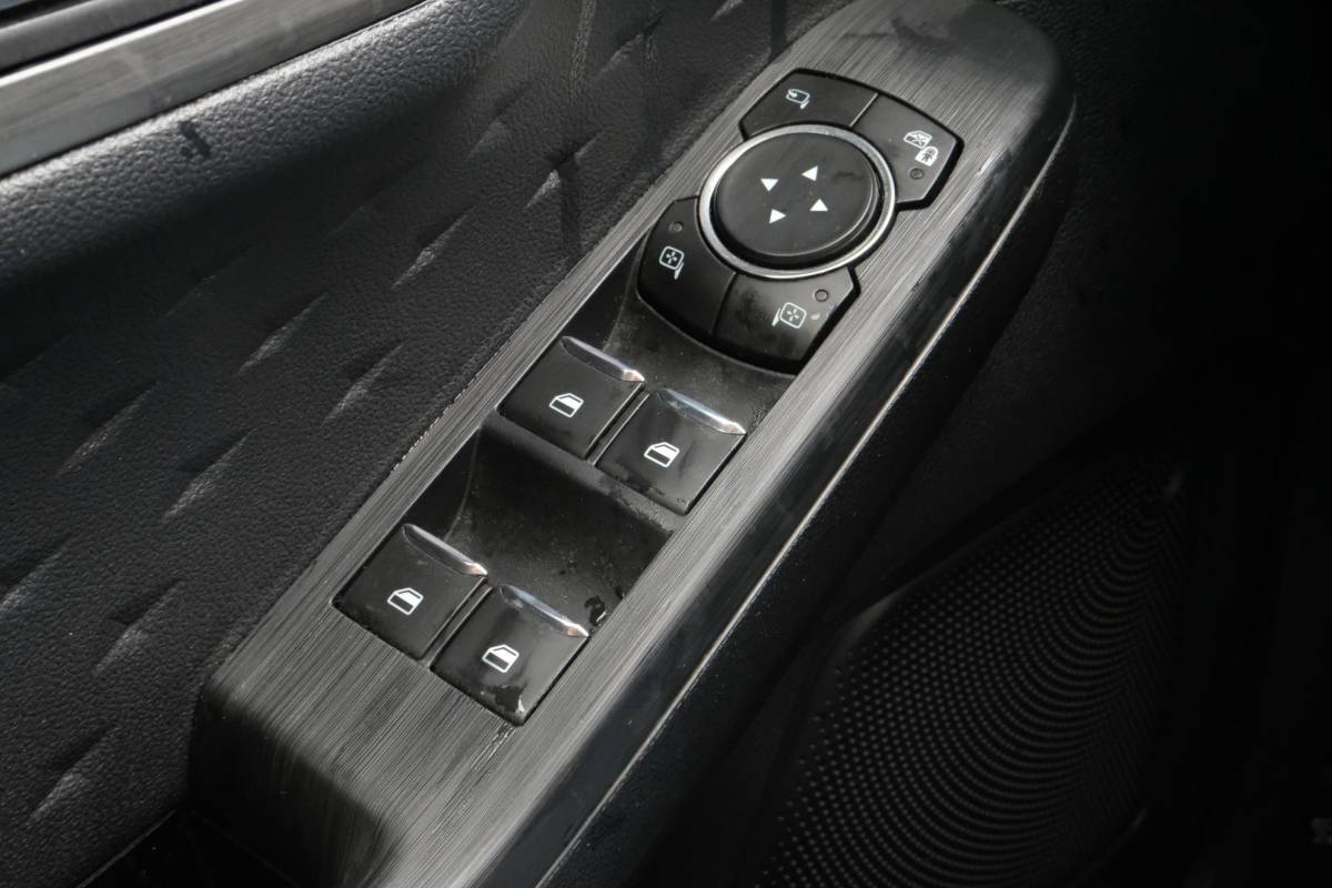 Ford Kuga Ford Kuga 2.5 PHEV Titanium 224 PK | Winterpack | Stoelverwarming | Navigatie | Parkeersensoren | CarPlay | Climate Control