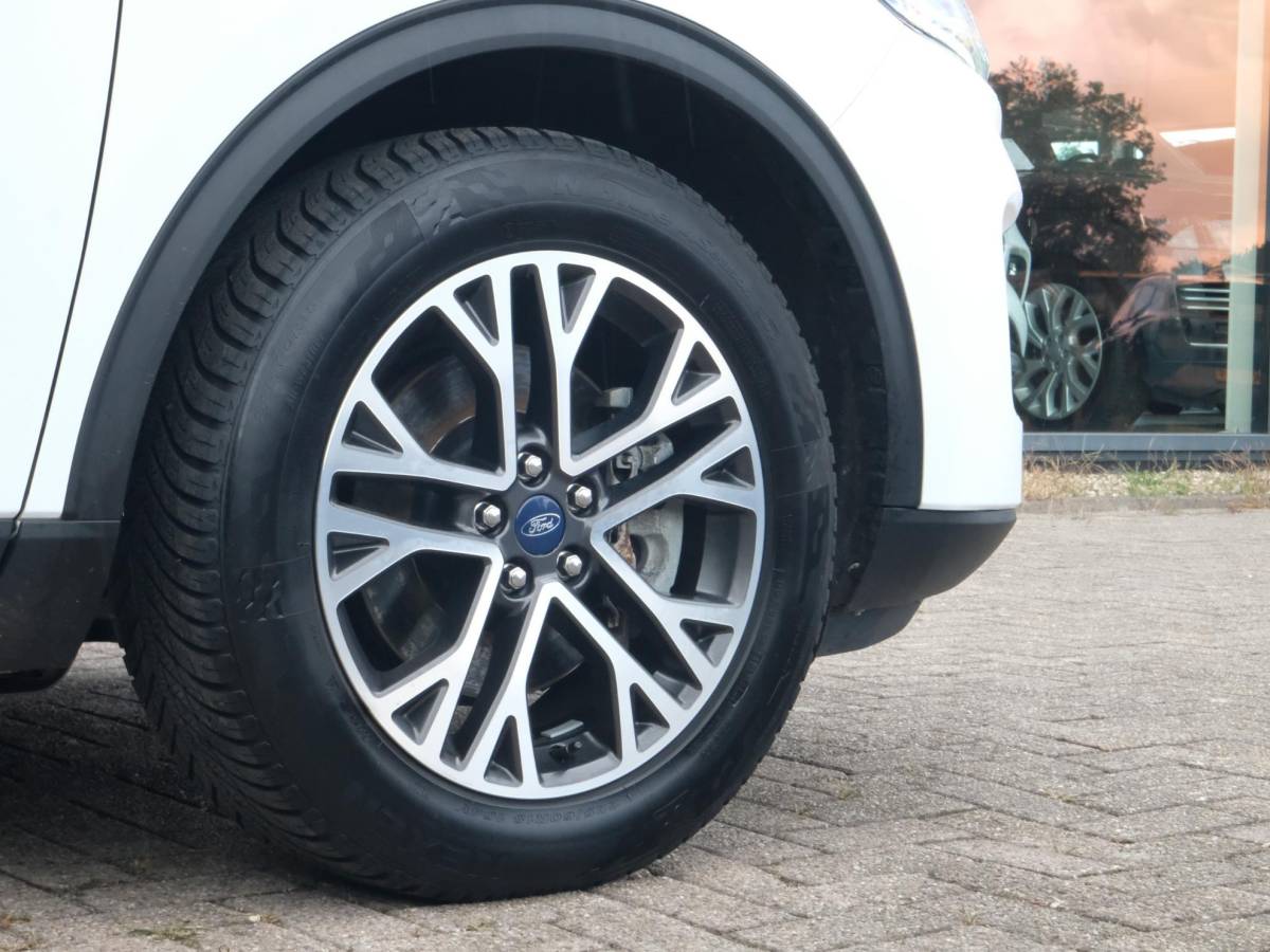 Ford Kuga Ford Kuga 2.5 PHEV Titanium 224 PK | Winterpack | Stoelverwarming | Navigatie | Parkeersensoren | CarPlay | Climate Control