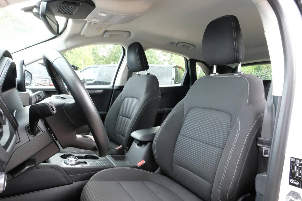 Ford Kuga Ford Kuga 2.5 PHEV Titanium 224 PK | Winterpack | Stoelverwarming | Navigatie | Parkeersensoren | CarPlay | Climate Control