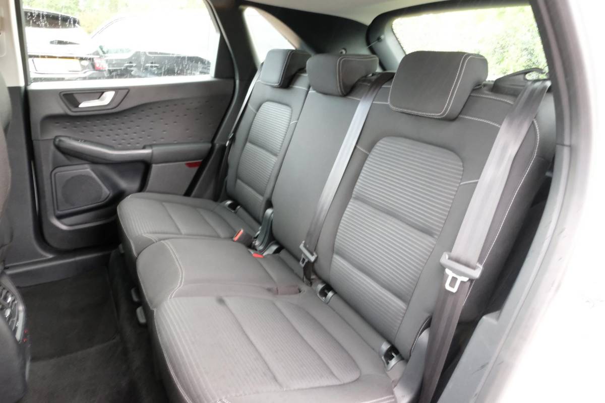 Ford Kuga Ford Kuga 2.5 PHEV Titanium 224 PK | Winterpack | Stoelverwarming | Navigatie | Parkeersensoren | CarPlay | Climate Control