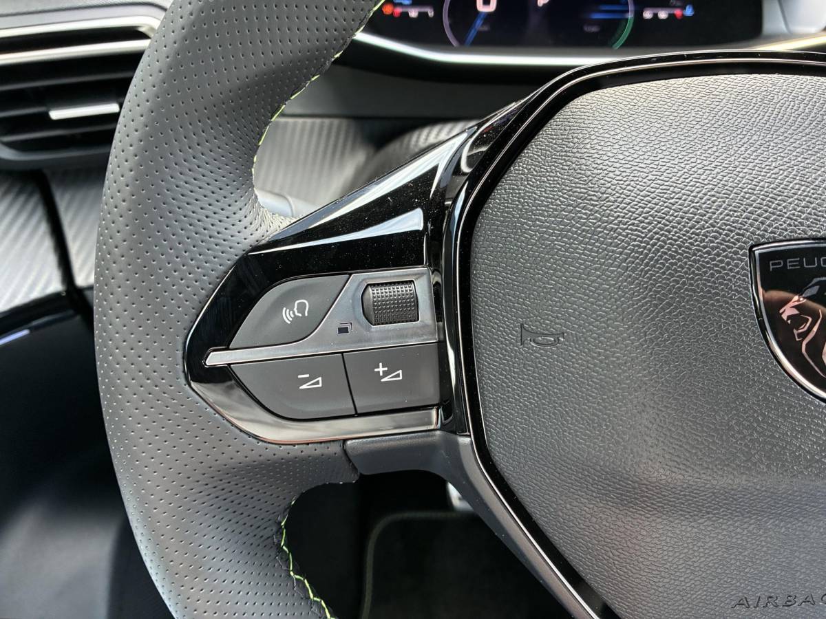 Peugeot 2008 Peugeot 2008 1.2 Hybrid 145pk GT | Automaat | Dode hoekbewaking | Rondom zicht camera | Navigatie full map | 17 inch LichtMetaal