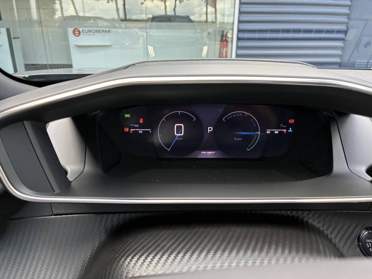 Peugeot 2008 Peugeot 2008 1.2 Hybrid 145pk GT | Automaat | Dode hoekbewaking | Rondom zicht camera | Navigatie full map | 17 inch LichtMetaal