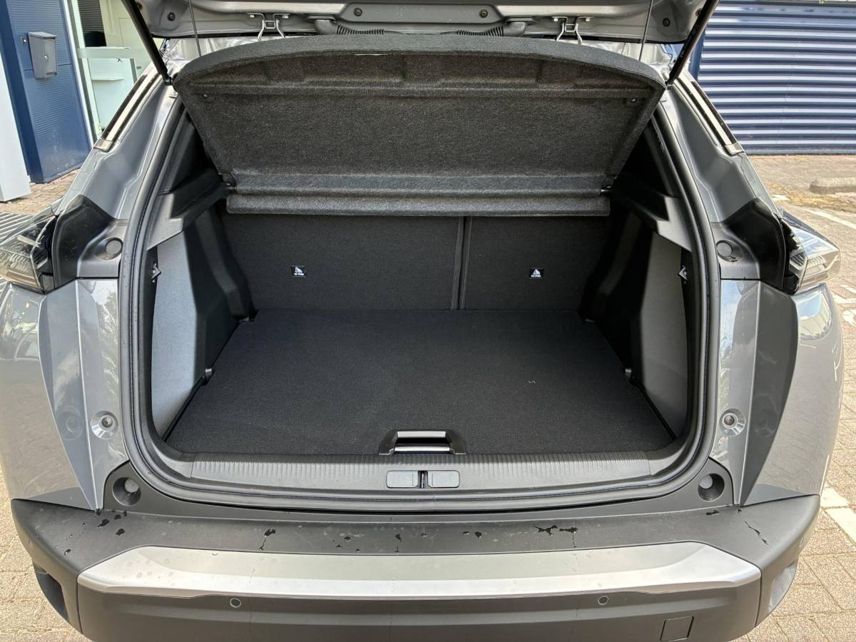 Peugeot 2008 Peugeot 2008 1.2 Hybrid 145pk GT | Automaat | Dode hoekbewaking | Rondom zicht camera | Navigatie full map | 17 inch LichtMetaal
