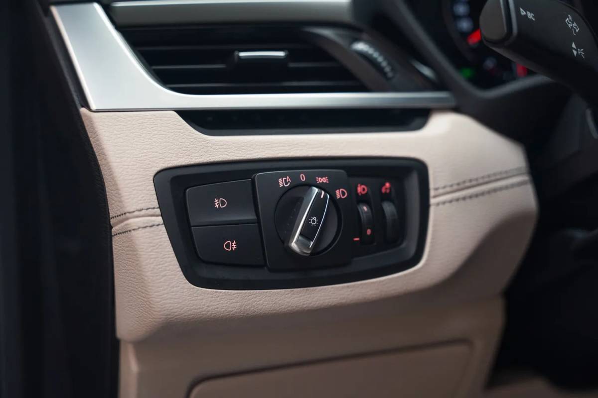 BMW X1 BMW X1 sDrive20i High Executive Edition [ Clima LED Navi prof. Leder Head-up ]