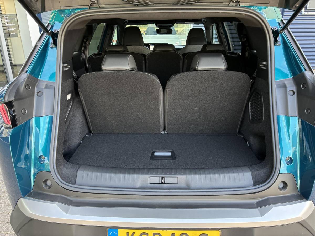 Peugeot 5008 Peugeot 5008 1.2 Hybrid 145pk Allure 7persoons | Dodehoekbewaking | 18 inch LichtMetaal | Stoelverwarming | AGR stoelen