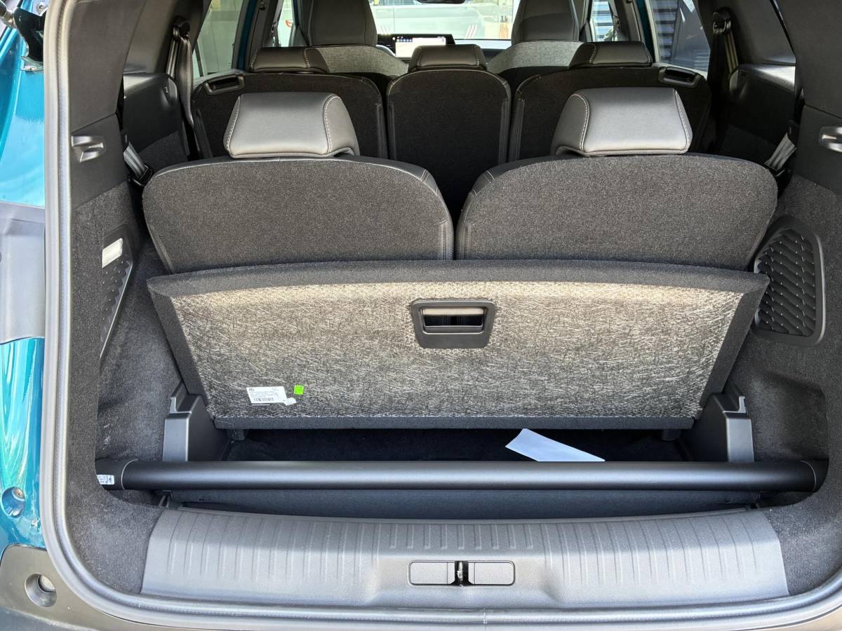 Peugeot 5008 Peugeot 5008 1.2 Hybrid 145pk Allure 7persoons | Dodehoekbewaking | 18 inch LichtMetaal | Stoelverwarming | AGR stoelen