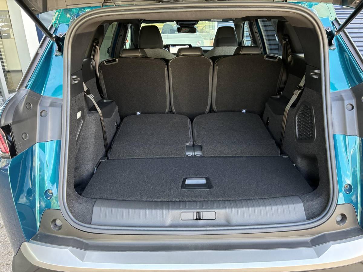 Peugeot 5008 Peugeot 5008 1.2 Hybrid 145pk Allure 7persoons | Dodehoekbewaking | 18 inch LichtMetaal | Stoelverwarming | AGR stoelen