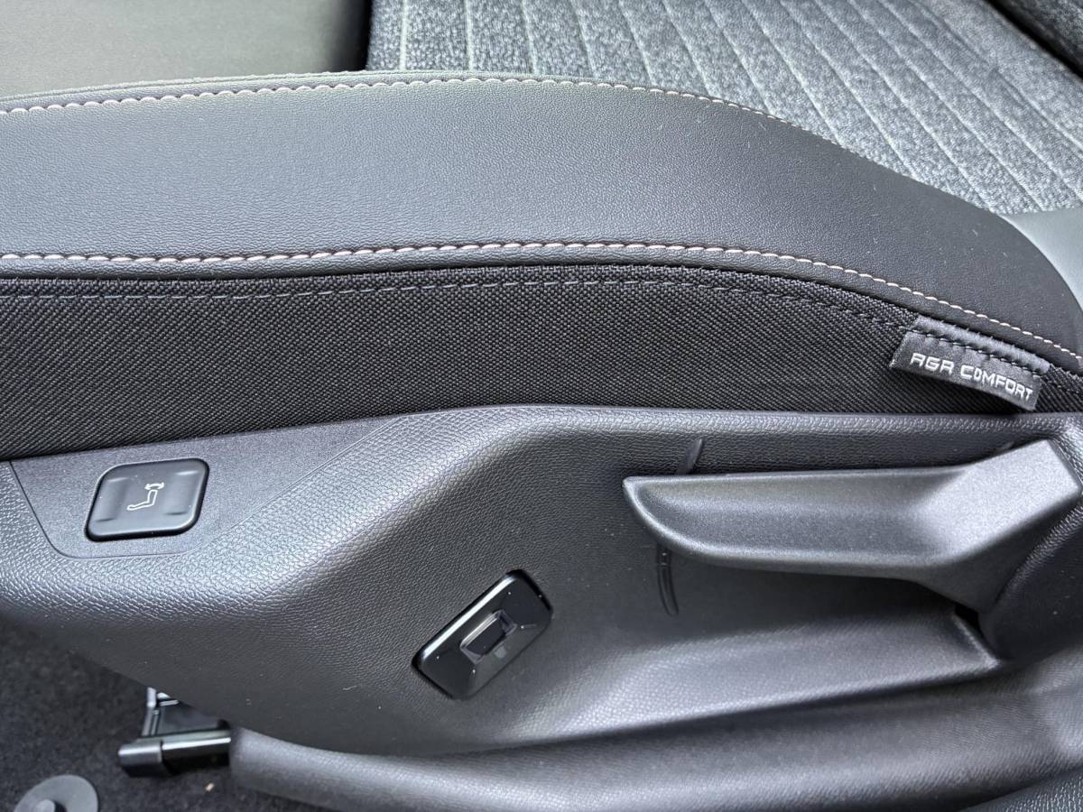 Peugeot 5008 Peugeot 5008 1.2 Hybrid 145pk Allure 7persoons | Dodehoekbewaking | 18 inch LichtMetaal | Stoelverwarming | AGR stoelen