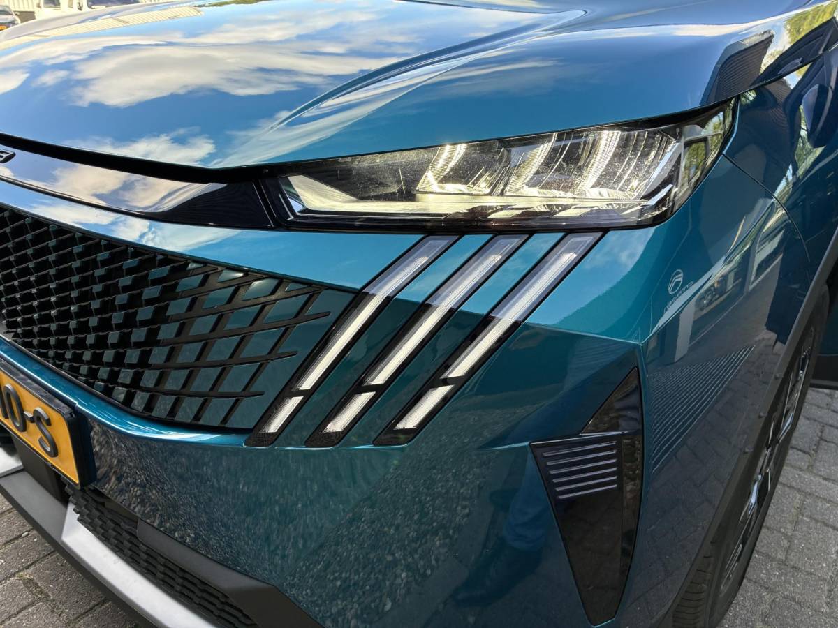 Peugeot 5008 Peugeot 5008 1.2 Hybrid 145pk Allure 7persoons | Dodehoekbewaking | 18 inch LichtMetaal | Stoelverwarming | AGR stoelen