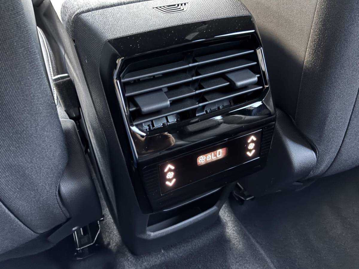 Peugeot 5008 Peugeot 5008 1.2 Hybrid 145pk Allure 7persoons | Dodehoekbewaking | 18 inch LichtMetaal | Stoelverwarming | AGR stoelen
