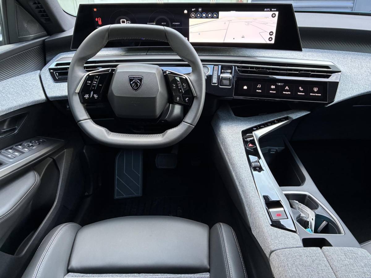 Peugeot 5008 Peugeot 5008 1.2 Hybrid 145pk Allure 7persoons | Dodehoekbewaking | 18 inch LichtMetaal | Stoelverwarming | AGR stoelen
