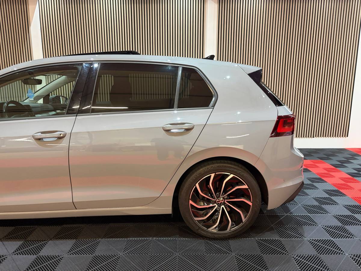 Volkswagen Golf Volkswagen GOLF 1.5 eTSI Style DSG Automaat Pano Memory-Massage Camera Led IQ Lights Trekhaak