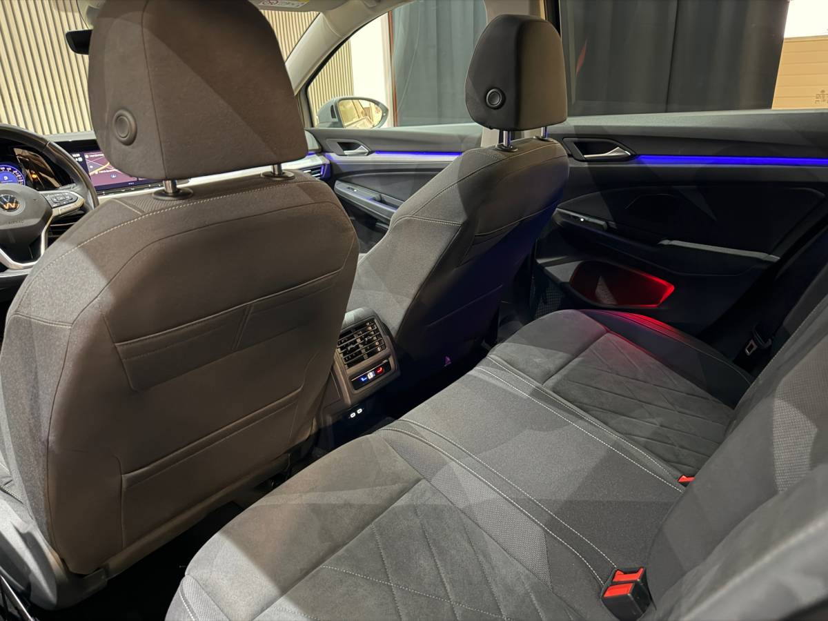 Volkswagen Golf Volkswagen GOLF 1.5 eTSI Style DSG Automaat Pano Memory-Massage Camera Led IQ Lights Trekhaak
