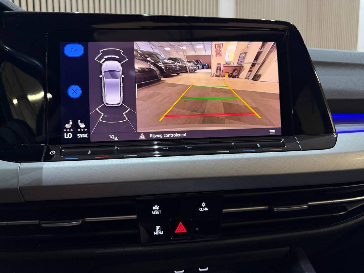 Volkswagen Golf Volkswagen GOLF 1.5 eTSI Style DSG Automaat Pano Memory-Massage Camera Led IQ Lights Trekhaak