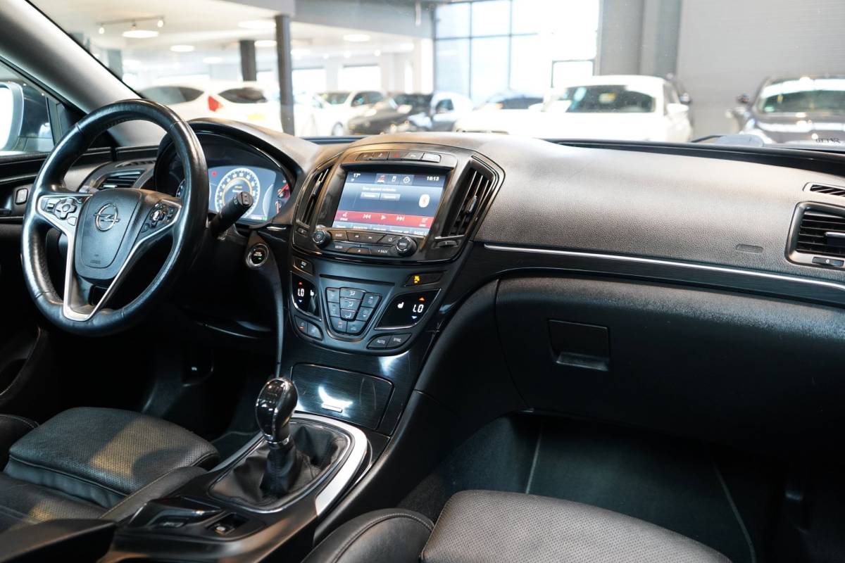 Opel Insignia Opel Insignia 1.4 T EcoFLEX Cosmo | STOELVERW | | STUURVERW. | CRUISE | NAVI | NAP | START/STOP KNOP | APK