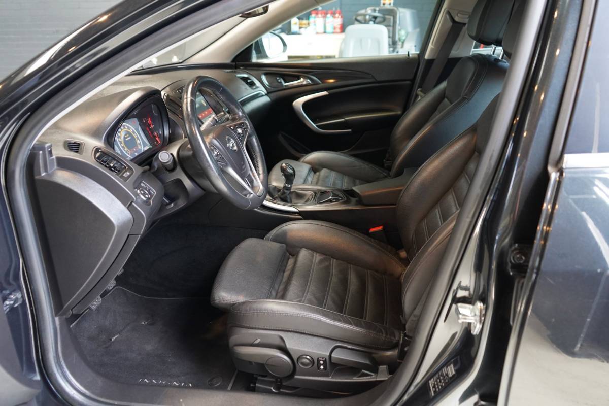 Opel Insignia Opel Insignia 1.4 T EcoFLEX Cosmo | STOELVERW | | STUURVERW. | CRUISE | NAVI | NAP | START/STOP KNOP | APK