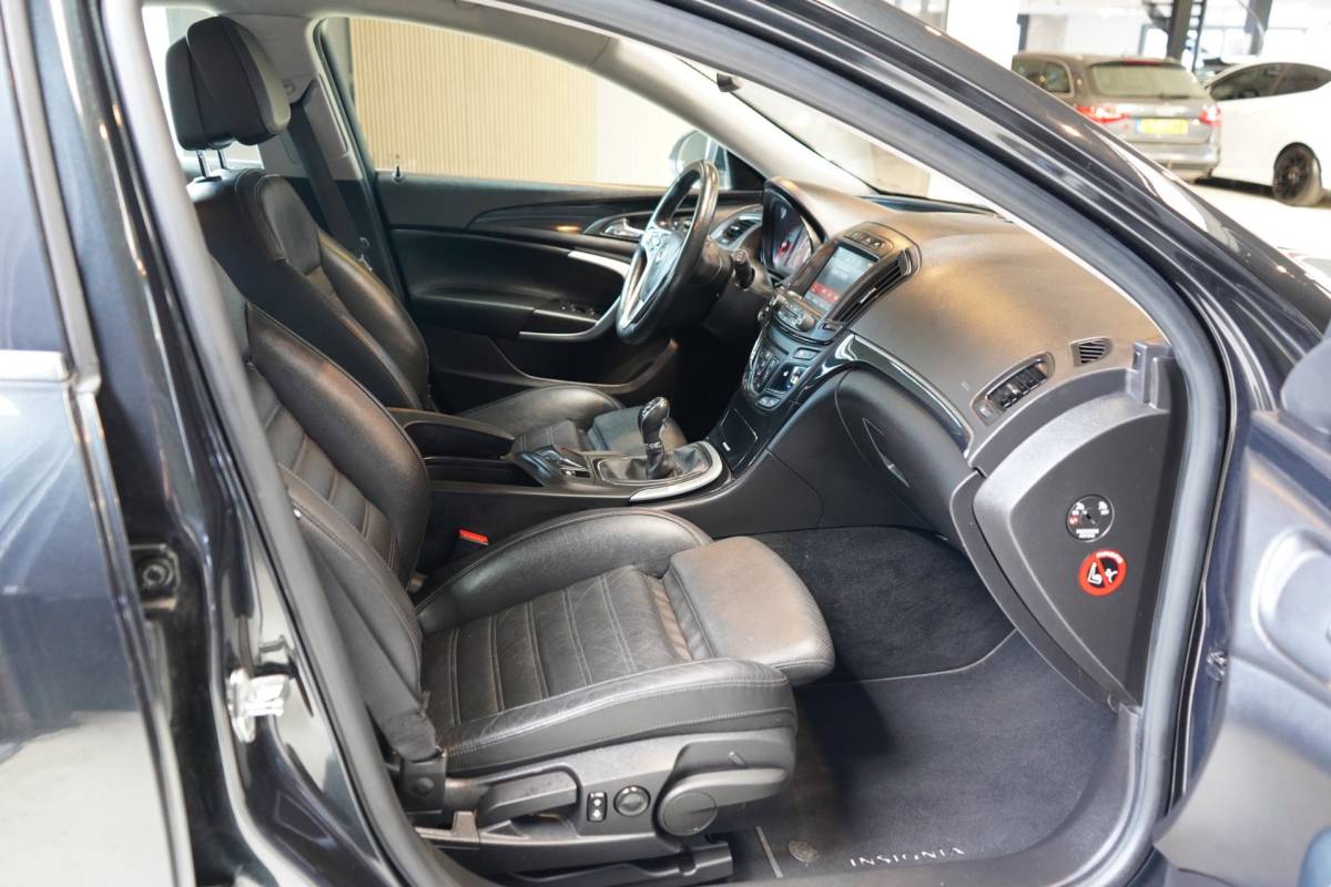 Opel Insignia Opel Insignia 1.4 T EcoFLEX Cosmo | STOELVERW | | STUURVERW. | CRUISE | NAVI | NAP | START/STOP KNOP | APK