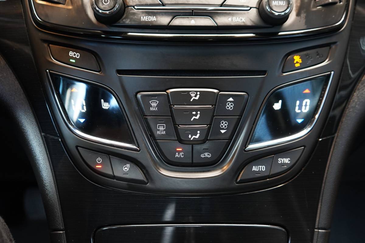 Opel Insignia Opel Insignia 1.4 T EcoFLEX Cosmo | STOELVERW | | STUURVERW. | CRUISE | NAVI | NAP | START/STOP KNOP | APK