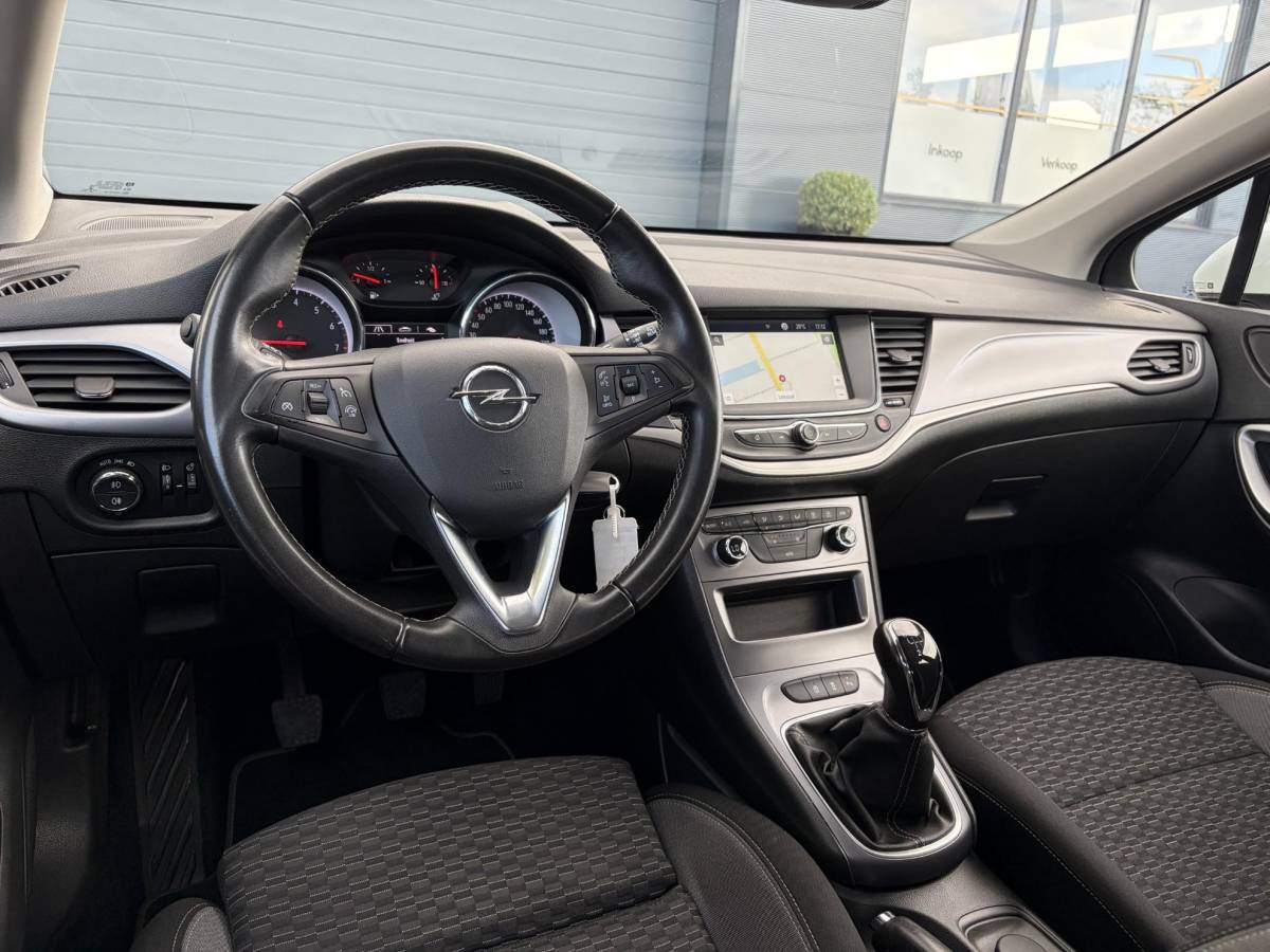 Opel Astra Opel Astra Sports Tourer 1.2 Edition ✓Camera ✓110pk✓2e Eigenaar✓Carplay✓Navi✓Airco✓Cruise✓Pdc✓LED koplampen✓N.A.P.✓6 Bak✓Pdc V+A✓Lm velgen✓Dakdragers ✓Comfortstoelen✓Bj 11-2020✓Apk tot 07-2028