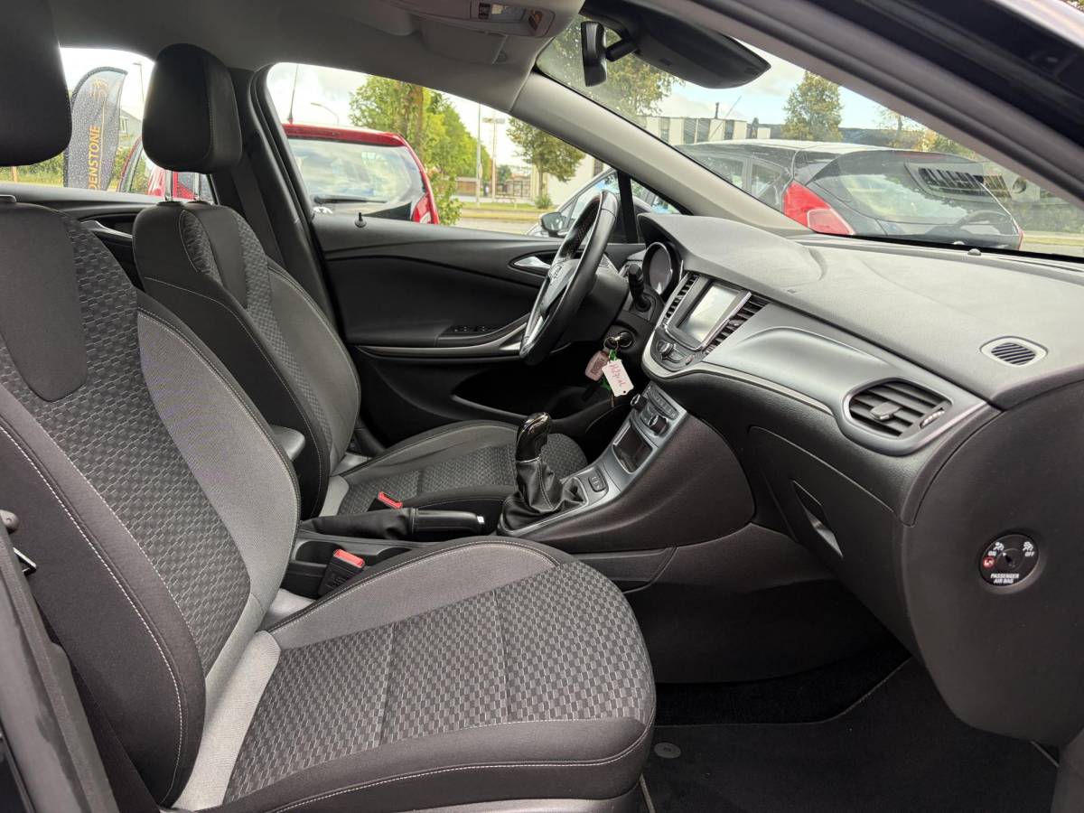 Opel Astra Opel Astra Sports Tourer 1.2 Edition ✓131pk✓2e Eigenaar✓Trekhaak✓Navi✓Airco✓Cruise✓Pdc V+A✓Lm velgen✓Dealer Onderhouden✓Comfortstoelen✓N.A.P✓Apk tot 07-2028