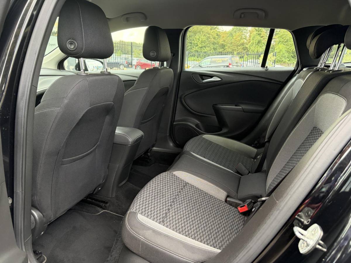 Opel Astra Opel Astra Sports Tourer 1.2 Edition ✓131pk✓2e Eigenaar✓Trekhaak✓Navi✓Airco✓Cruise✓Pdc V+A✓Lm velgen✓Dealer Onderhouden✓Comfortstoelen✓N.A.P✓Apk tot 07-2028