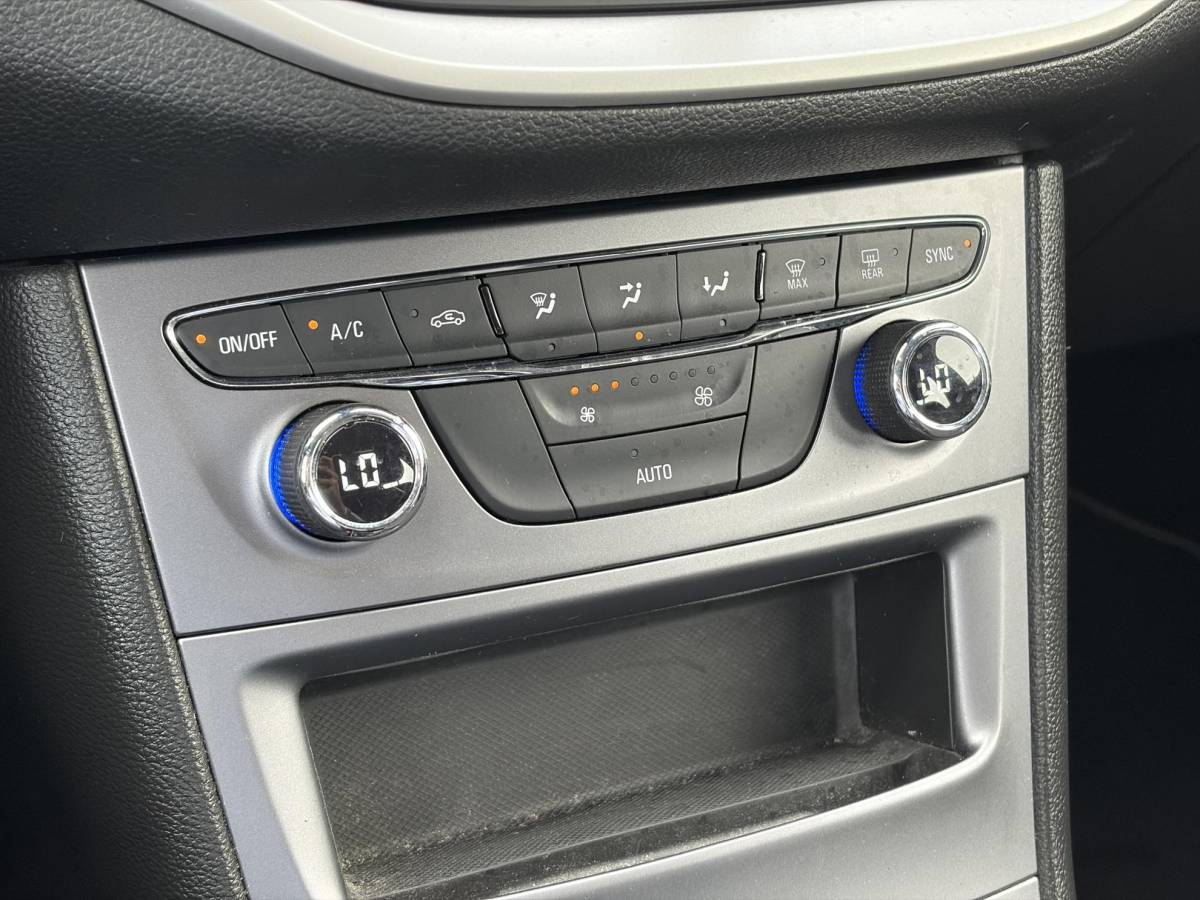 Opel Astra Opel Astra Sports Tourer 1.2 Edition ✓131pk✓2e Eigenaar✓Trekhaak✓Navi✓Airco✓Cruise✓Pdc V+A✓Lm velgen✓Dealer Onderhouden✓Comfortstoelen✓N.A.P✓Apk tot 07-2028