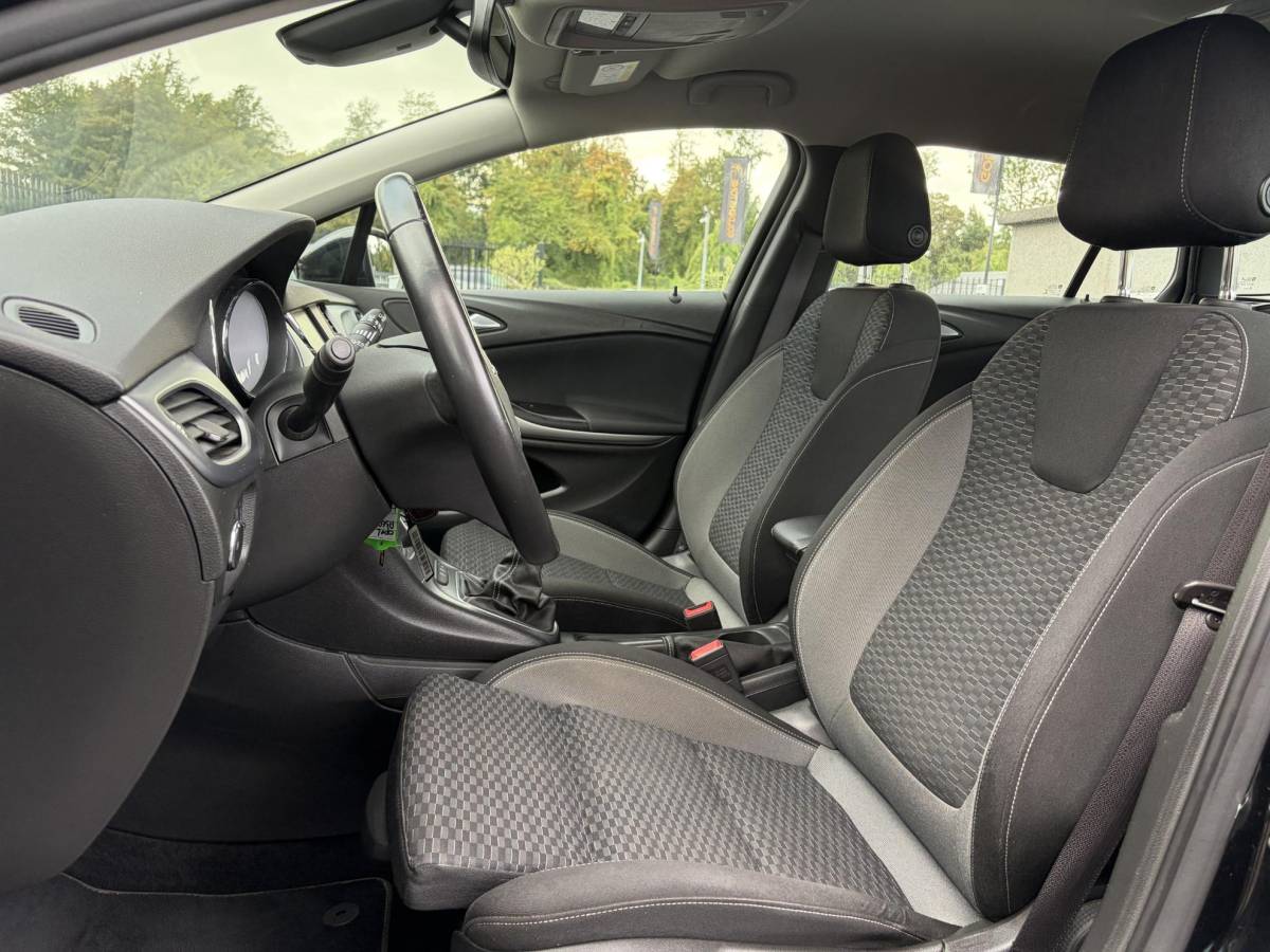 Opel Astra Opel Astra Sports Tourer 1.2 Edition ✓131pk✓2e Eigenaar✓Trekhaak✓Navi✓Airco✓Cruise✓Pdc V+A✓Lm velgen✓Dealer Onderhouden✓Comfortstoelen✓N.A.P✓Apk tot 07-2028