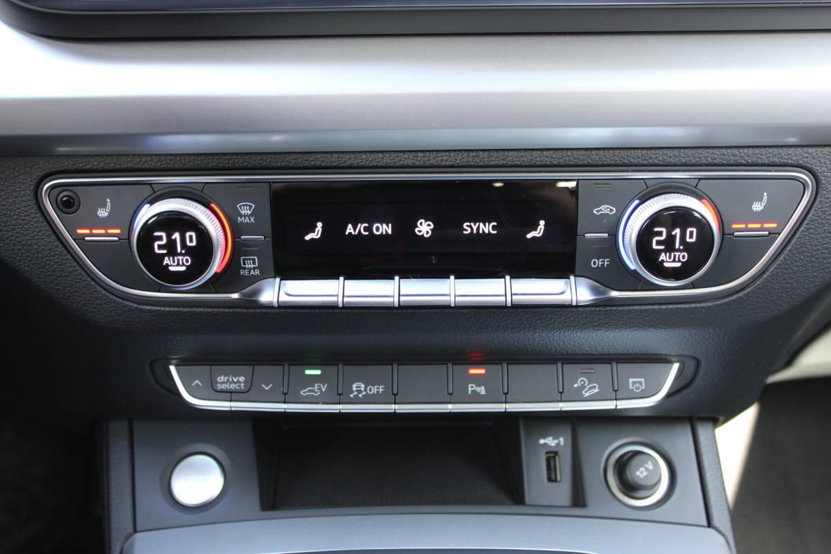 Audi Q5 Audi Q5 Sportback 55 TFSI e S edition SOh 92,9% S-LINE LEER NAVI HUD TREKHAAK 90000KM!!!