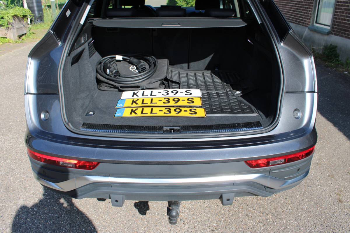 Audi Q5 Audi Q5 Sportback 55 TFSI e S edition SOh 92,9% S-LINE LEER NAVI HUD TREKHAAK 90000KM!!!