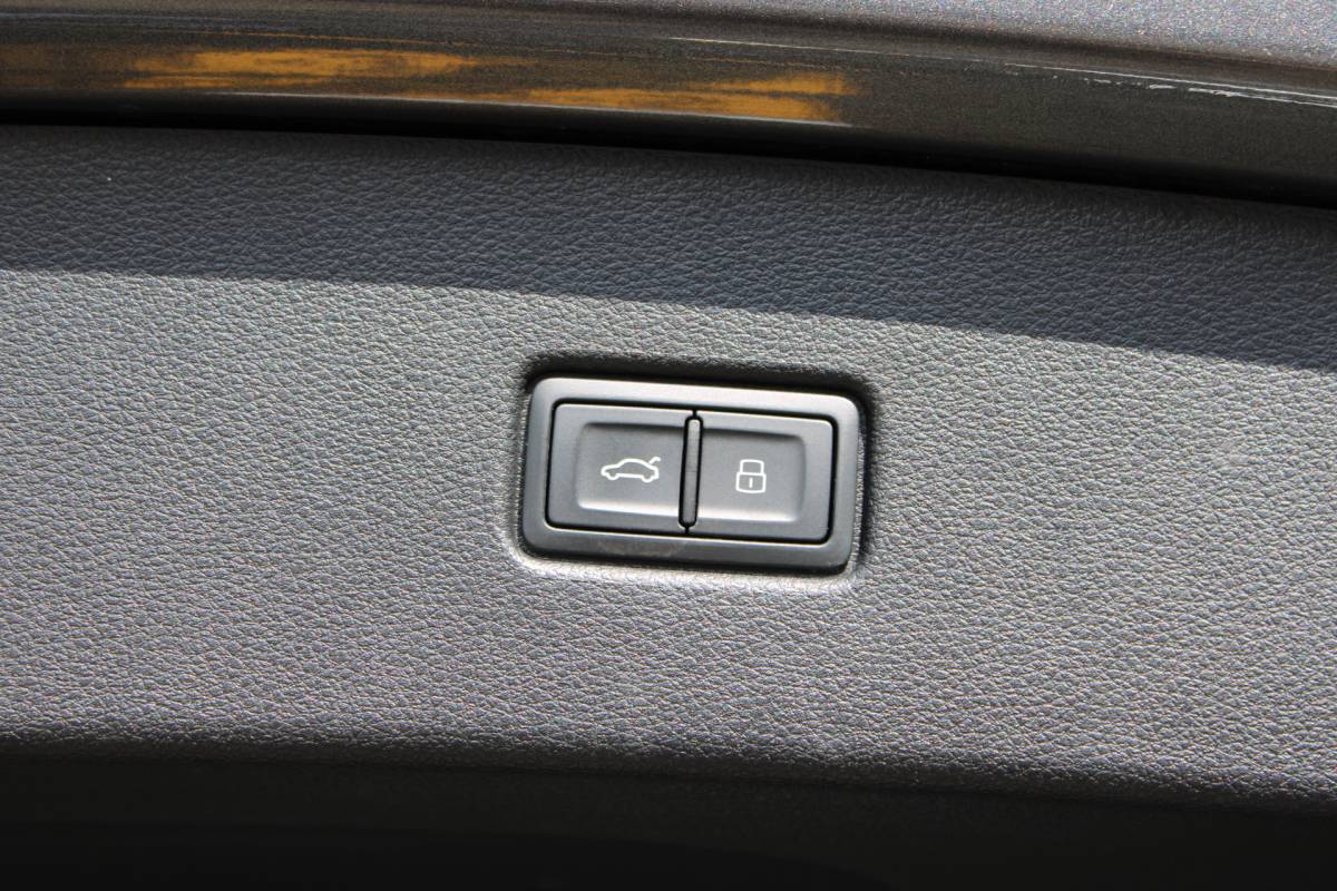Audi Q5 Audi Q5 Sportback 55 TFSI e S edition SOh 92,9% S-LINE LEER NAVI HUD TREKHAAK 90000KM!!!
