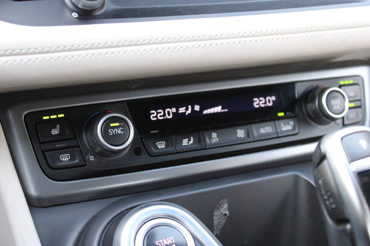 BMW i8 BMW i8 1.5 PHEV SOh 93.6% LEER CAMERA HEAD UP ORG NL 141000KM!!!