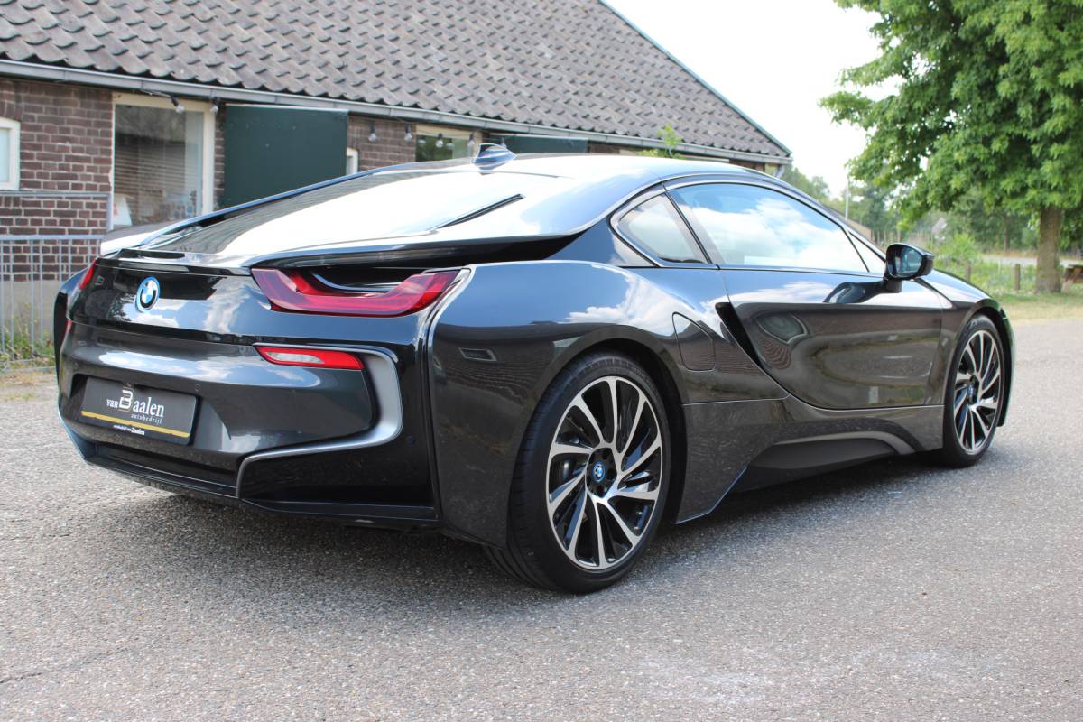 BMW i8 BMW i8 1.5 PHEV SOh 93.6% LEER CAMERA HEAD UP ORG NL 141000KM!!!