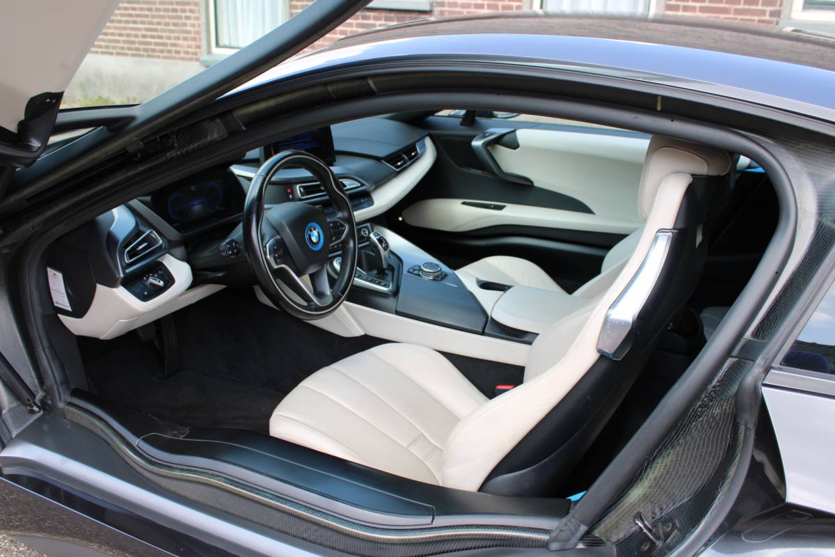 BMW i8 BMW i8 1.5 PHEV SOh 93.6% LEER CAMERA HEAD UP ORG NL 141000KM!!!
