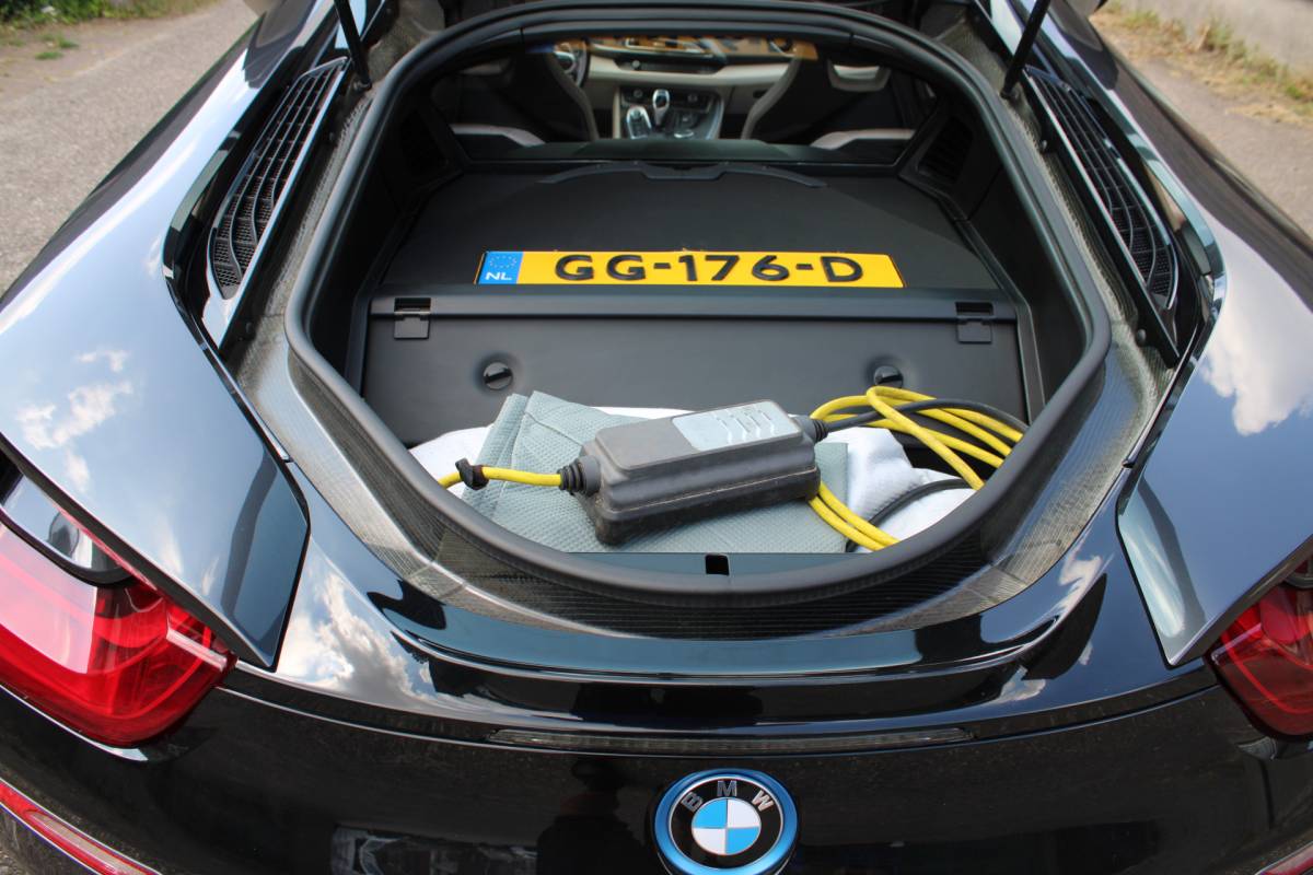 BMW i8 BMW i8 1.5 PHEV SOh 93.6% LEER CAMERA HEAD UP ORG NL 141000KM!!!