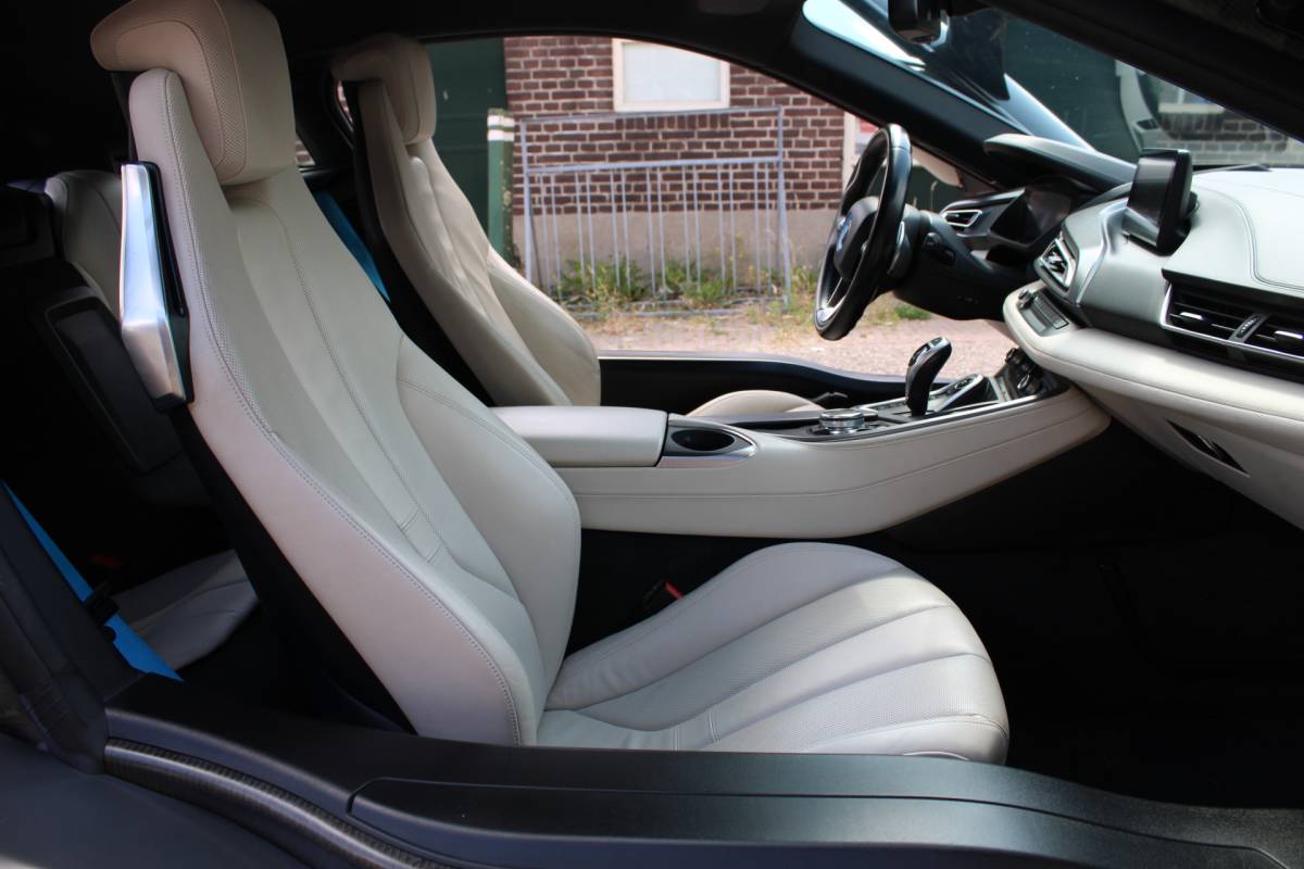 BMW i8 BMW i8 1.5 PHEV SOh 93.6% LEER CAMERA HEAD UP ORG NL 141000KM!!!