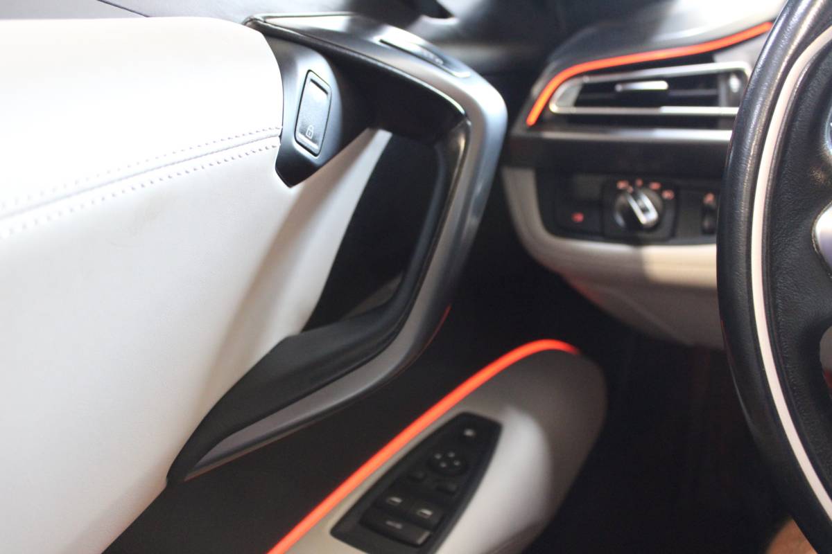 BMW i8 BMW i8 1.5 PHEV SOh 93.6% LEER CAMERA HEAD UP ORG NL 141000KM!!!