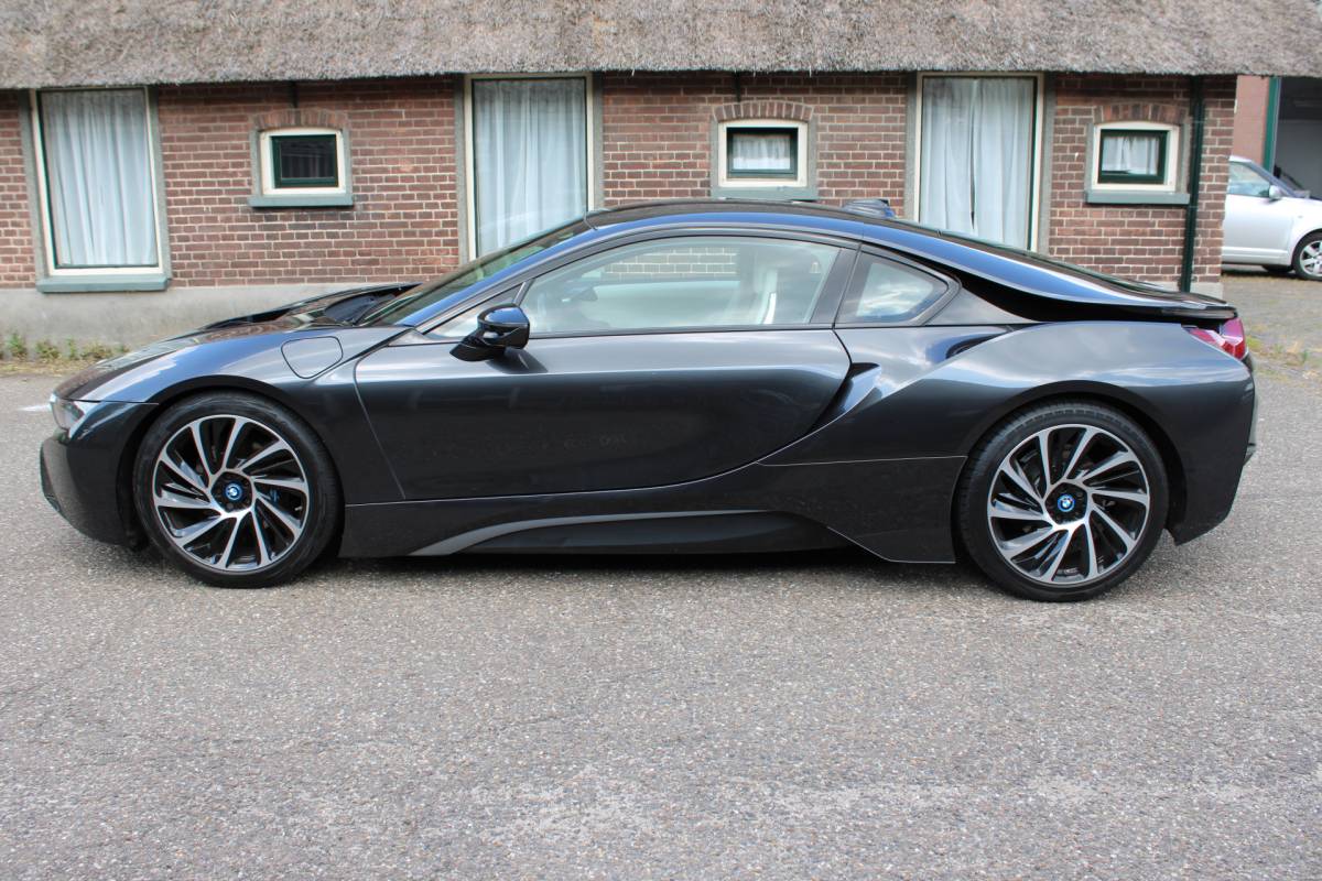 BMW i8 BMW i8 1.5 PHEV SOh 93.6% LEER CAMERA HEAD UP ORG NL 141000KM!!!