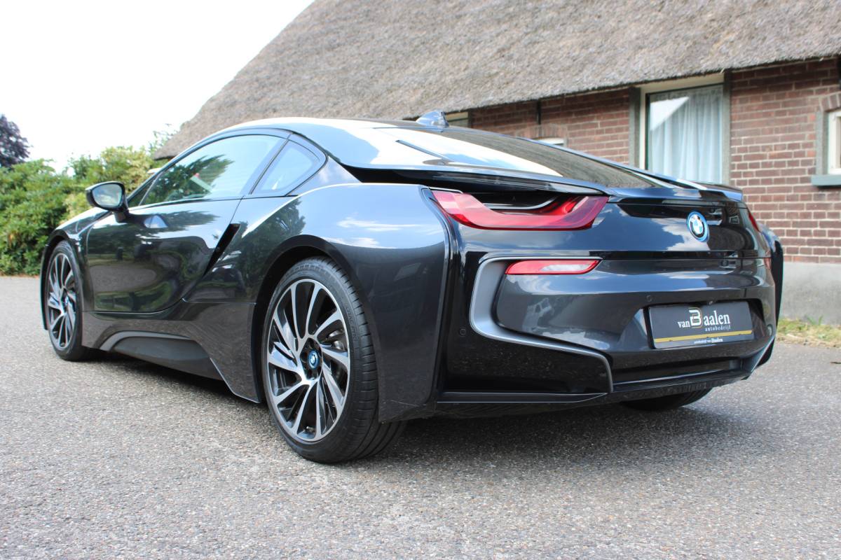 BMW i8 BMW i8 1.5 PHEV SOh 93.6% LEER CAMERA HEAD UP ORG NL 141000KM!!!