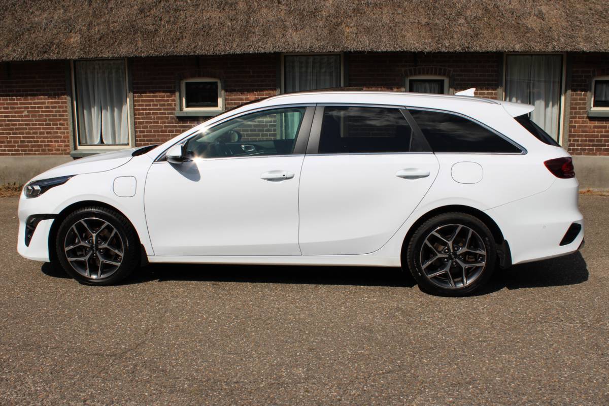 Kia Ceed Sportswagon Kia Ceed Sportswagon 1.6 GDI PHEV PREMIUM NW TYPE PANO LEER LED NAVI 69000KM!!!