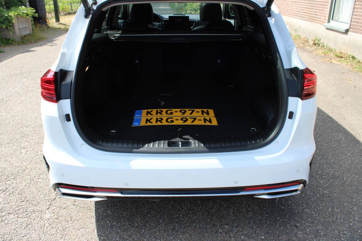 Kia Ceed Sportswagon Kia Ceed Sportswagon 1.6 GDI PHEV PREMIUM NW TYPE PANO LEER LED NAVI 69000KM!!!