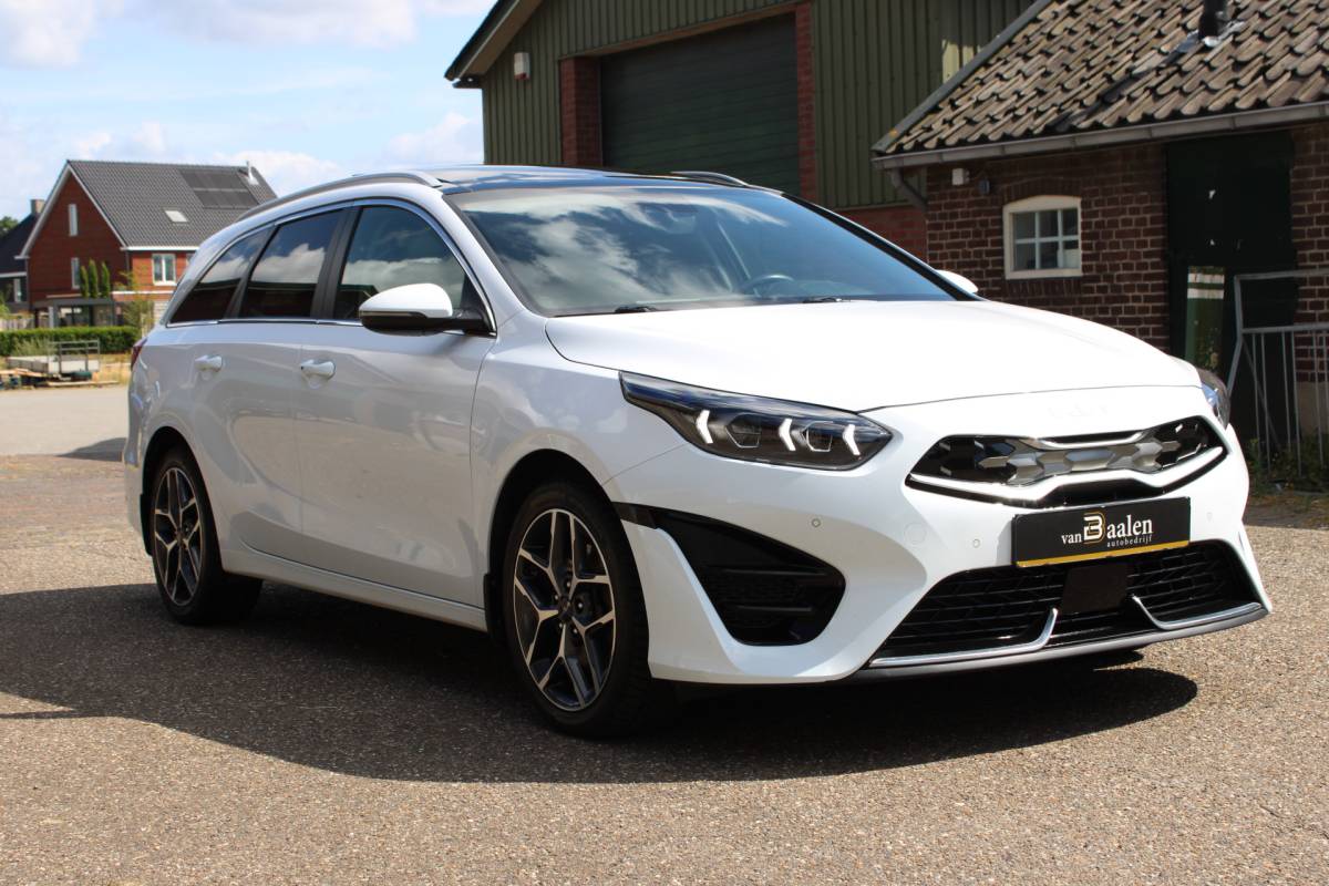 Kia Ceed Sportswagon Kia Ceed Sportswagon 1.6 GDI PHEV PREMIUM NW TYPE PANO LEER LED NAVI 69000KM!!!