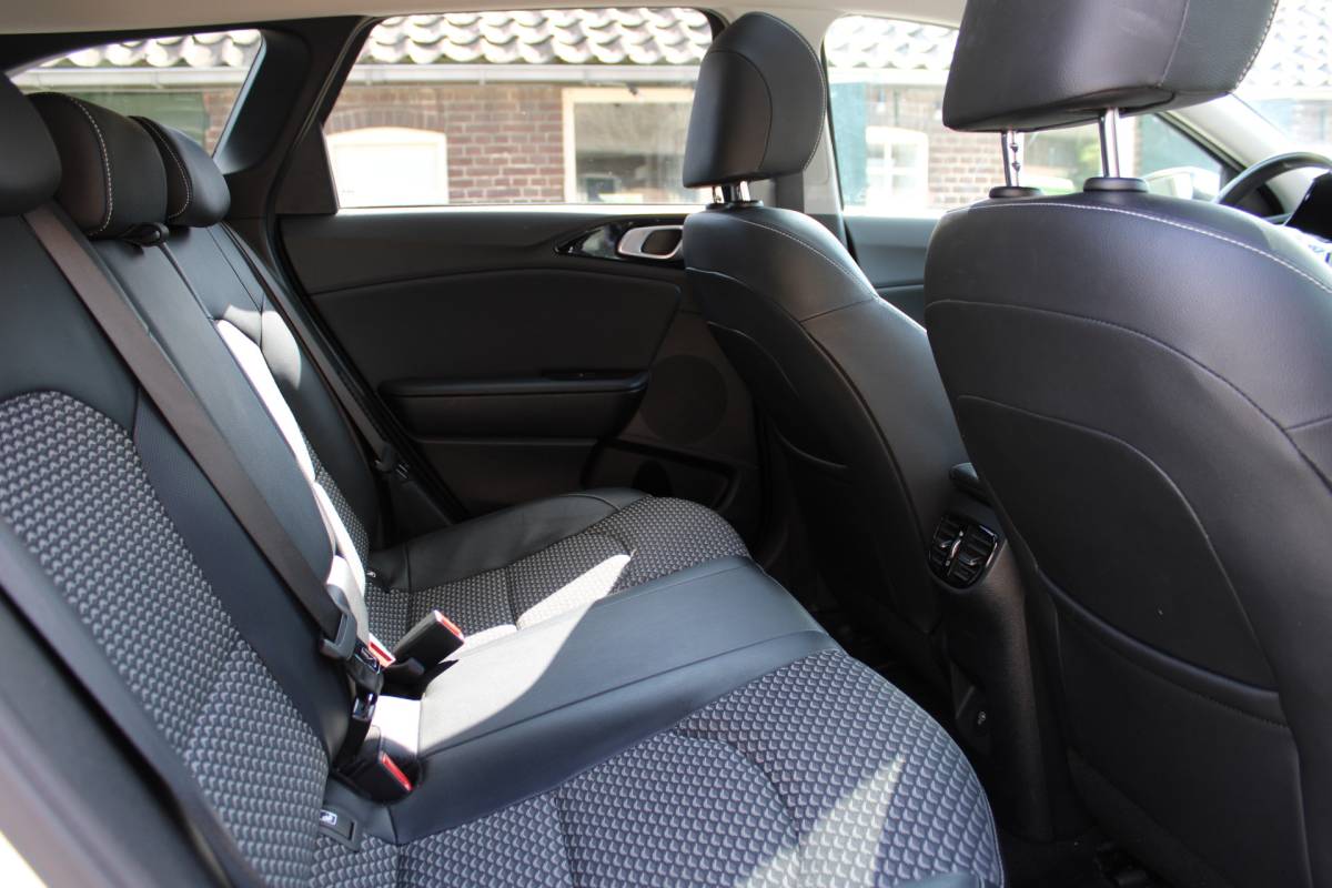 Kia Ceed Sportswagon Kia Ceed Sportswagon 1.6 GDI PHEV PREMIUM NW TYPE PANO LEER LED NAVI 69000KM!!!