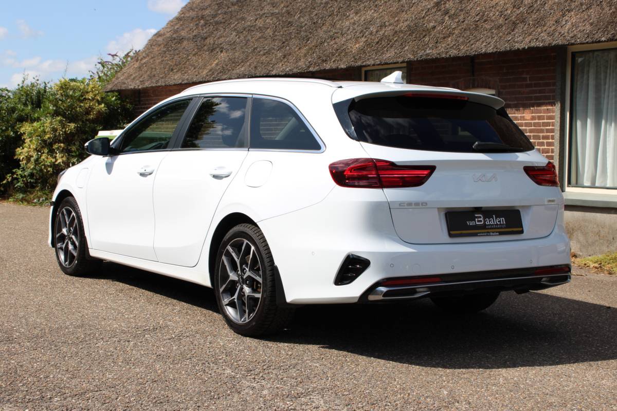 Kia Ceed Sportswagon Kia Ceed Sportswagon 1.6 GDI PHEV PREMIUM NW TYPE PANO LEER LED NAVI 69000KM!!!