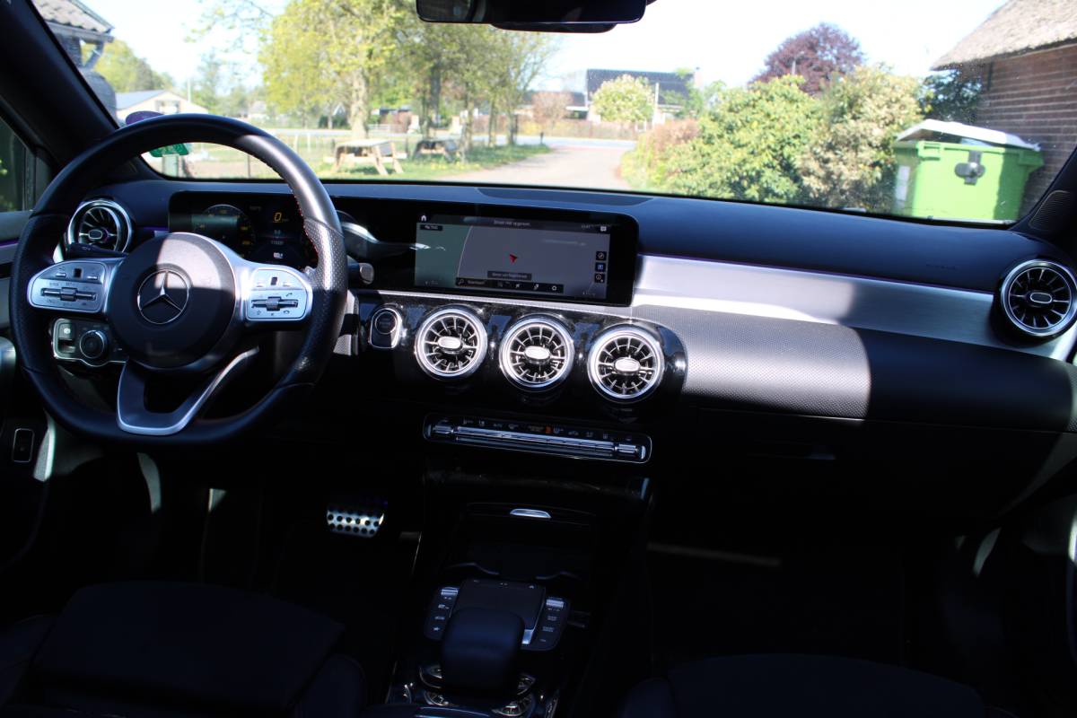 Mercedes-Benz A-Klasse Mercedes-Benz A-klasse 250 e PHEV AMG SOh 97,1% PANO SFEER LED ORG NL 110000KM!!!