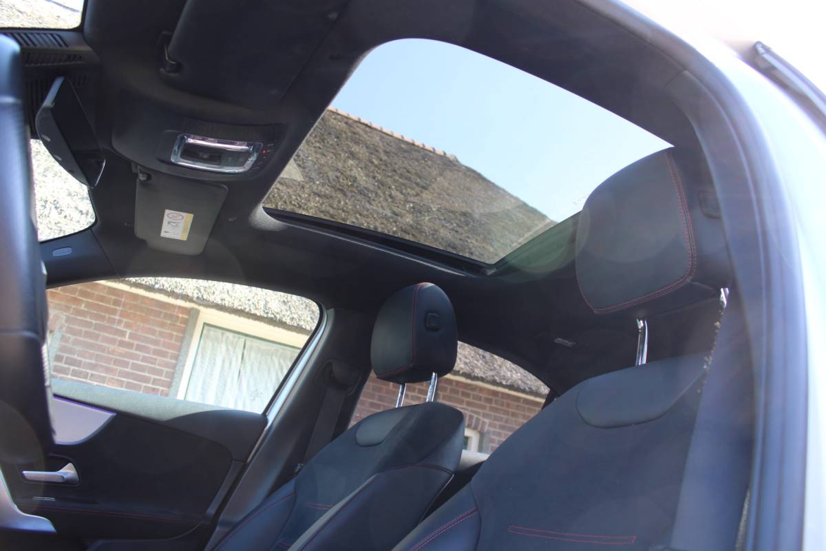 Mercedes-Benz A-Klasse Mercedes-Benz A-klasse 250 e PHEV AMG SOh 97,1% PANO SFEER LED ORG NL 110000KM!!!