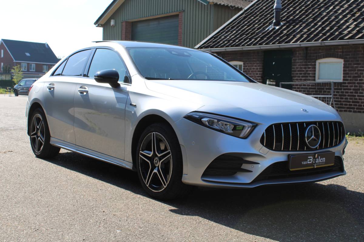 Mercedes-Benz A-Klasse Mercedes-Benz A-klasse 250 e PHEV AMG SOh 97,1% PANO SFEER LED ORG NL 110000KM!!!